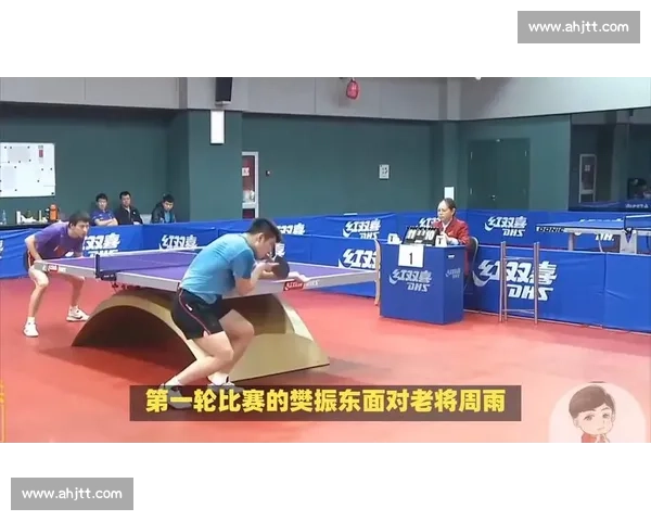 国乒暂停名场面：孙颖莎训教练，樊振东边吃香蕉边战术